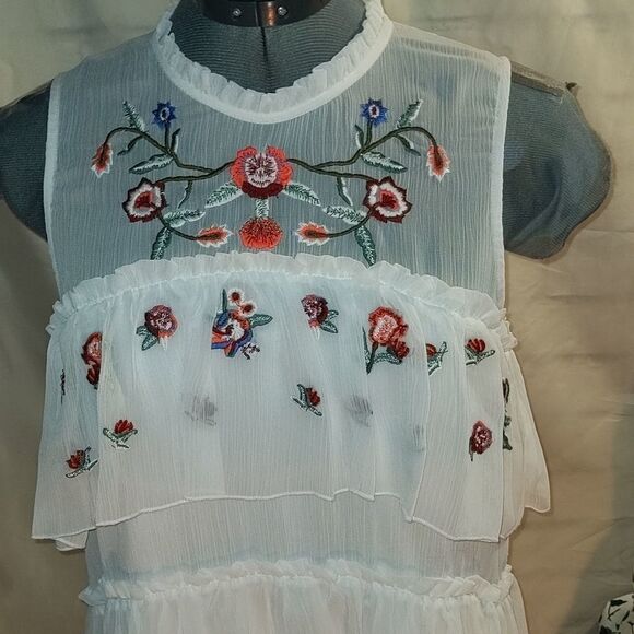 🤩2 for $20 Maxsport white embroidered dress - Picture 2 of 6